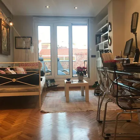 Cental Penthouse, Parking, Wifi, Recently Renovated