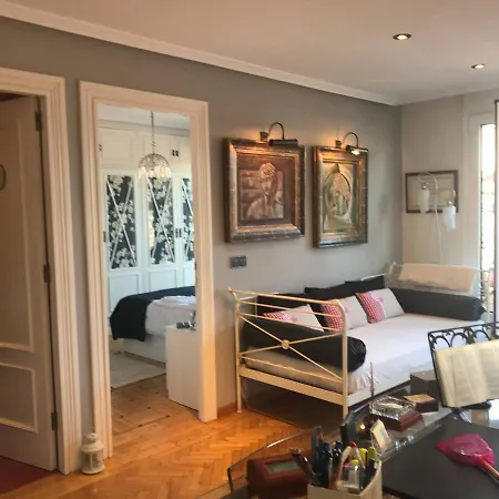Cental Penthouse, Parking, Wifi, Recently Renovated *