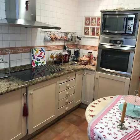Cental Penthouse, Parking, Wifi, Recently Renovated *